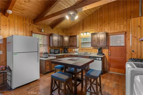 Kitchen - 904 Michael, Big Bear City, CA 92314 photo 2 of 3