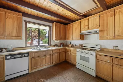 Kitchen - 1000 Willow, Big Bear City, CA 92314 photo 2 of 3