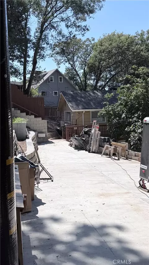 Exterior - 635 Acacia Dr, Crestline, CA 92325 photo 1 of 4