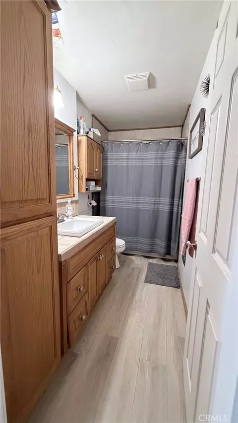 Bath - 635 Acacia Dr, Crestline, CA 92325 photo 1 of 1
