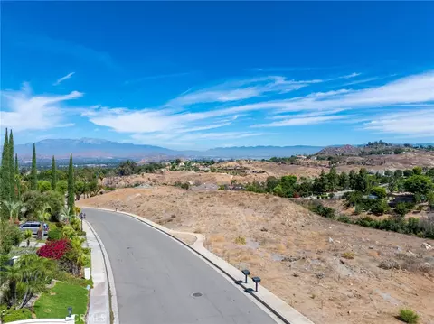2035 Polo Ct, Riverside, CA 92506 photo 3