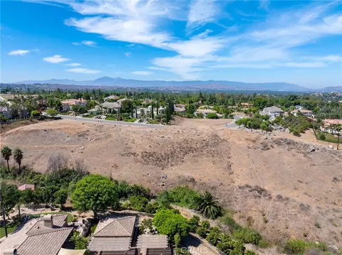 2035 Polo Ct, Riverside, CA 92506 photo 15