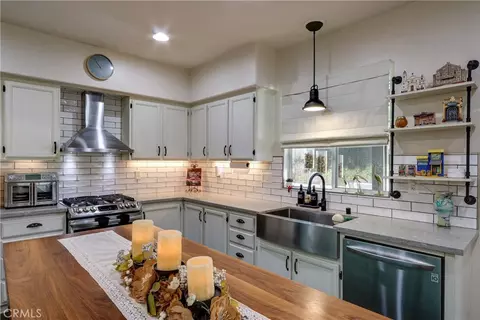 Kitchen - 17565 Cedarwood, Riverside, CA 92503 photo 3 of 7