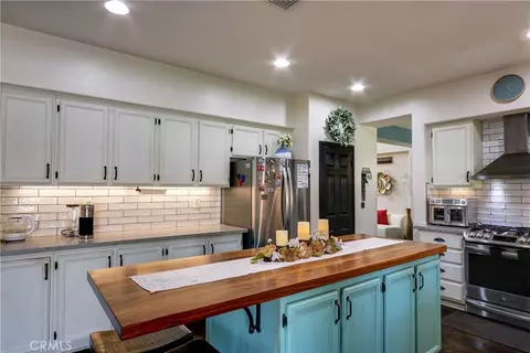 Kitchen - 17565 Cedarwood, Riverside, CA 92503 photo 2 of 7