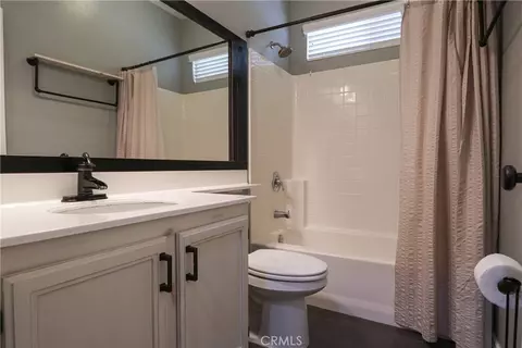 Bath - 17565 Cedarwood, Riverside, CA 92503 photo 5 of 5