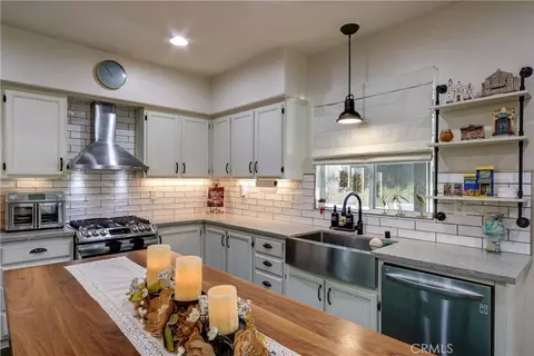 Kitchen - 17565 Cedarwood, Riverside, CA 92503 photo 3 of 7