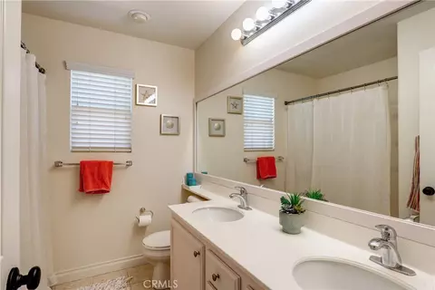 Bath - 17565 Cedarwood, Riverside, CA 92503 photo 4 of 5