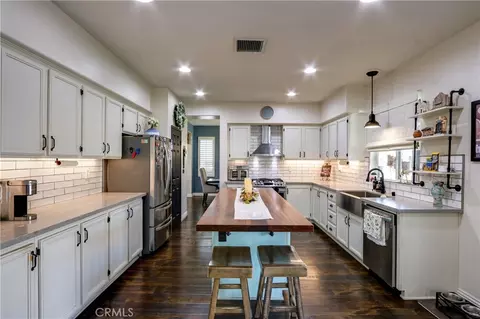 Kitchen - 17565 Cedarwood, Riverside, CA 92503 photo 1 of 7