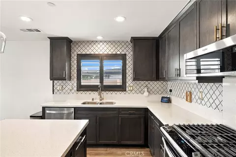 Kitchen - 19192 Spring Rock Ct, Perris, CA 92570 photo 5 of 6