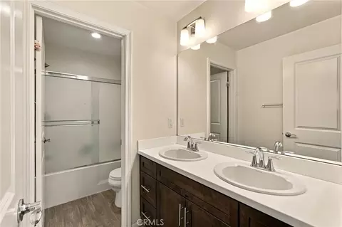 Bath - 19192 Spring Rock Ct, Perris, CA 92570 photo 4 of 5