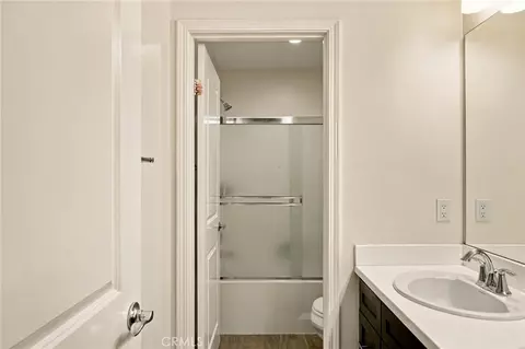 Bath - 19192 Spring Rock Ct, Perris, CA 92570 photo 5 of 5