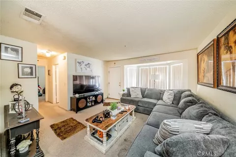 Living - 11461 Oasis, Pinon Hills, CA 92372 photo 2 of 4