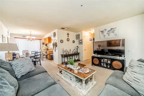 Living - 11461 Oasis, Pinon Hills, CA 92372 photo 3 of 4