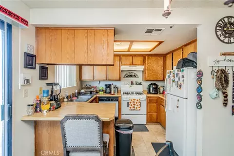 Kitchen - 11461 Oasis, Pinon Hills, CA 92372 photo 2 of 4