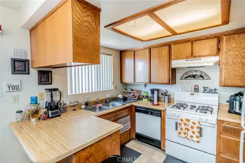 Kitchen - 11461 Oasis, Pinon Hills, CA 92372 photo 1 of 4