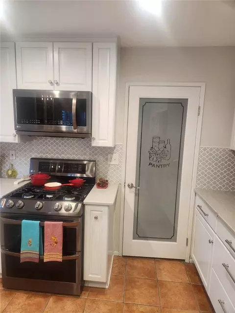 Kitchen - 6012 Matheson Dr, Riverside, CA 92507 photo 3 of 4