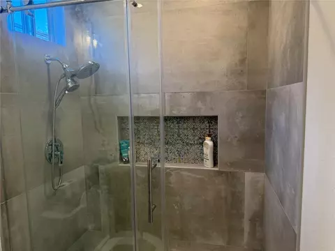 Bath - 6012 Matheson Dr, Riverside, CA 92507 photo 2 of 4