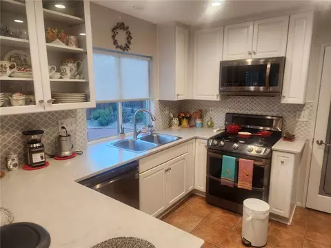 Kitchen - 6012 Matheson Dr, Riverside, CA 92507 photo 2 of 4