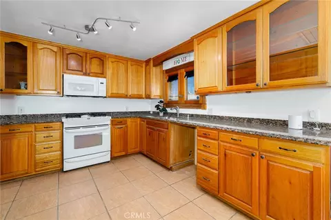 Kitchen - 32377 Avenue D, Yucaipa, CA 92399 photo 3 of 3