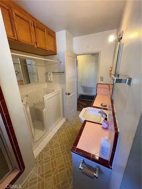 Bath - 102 E 7th, Escondido, CA 92025 photo 2 of 7