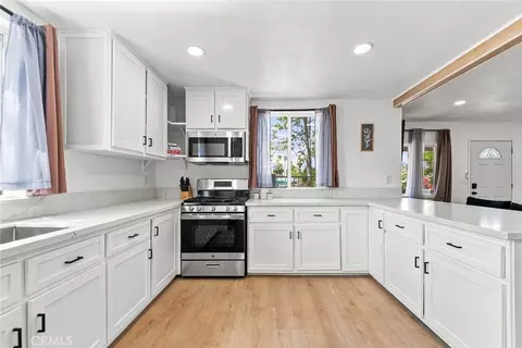Kitchen - 434 Highland, Riverside, CA 92507 photo 3 of 7