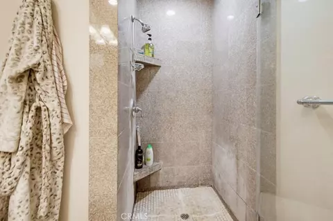 Bath - 1691 Roble Grande Rd, Alpine, CA 91901 photo 2 of 5