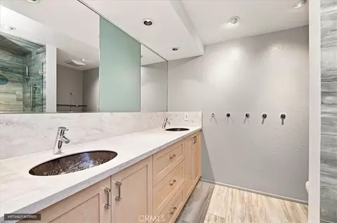 Bath - 440 Elsmere Dr, Riverside, CA 92506 photo 2 of 7