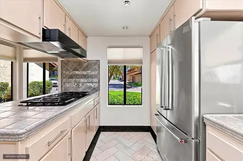Kitchen - 440 Elsmere Dr, Riverside, CA 92506 photo 4 of 6