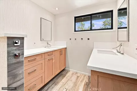 Bath - 440 Elsmere Dr, Riverside, CA 92506 photo 5 of 7