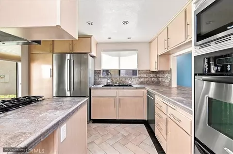 Kitchen - 440 Elsmere Dr, Riverside, CA 92506 photo 2 of 6