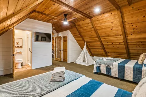Bedroom - 371 Maple Dr, Lake Arrowhead, CA 92352 photo 9 of 9