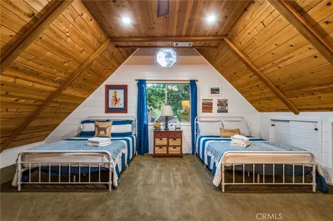 Bedroom - 371 Maple Dr, Lake Arrowhead, CA 92352 photo 8 of 9