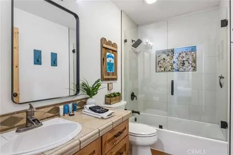 Bath - 371 Maple Dr, Lake Arrowhead, CA 92352 photo 2 of 4