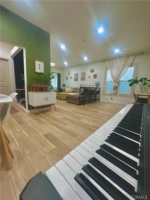 Entry Way - 217 E Stuart, Redlands, CA 92374 photo 3 of 6