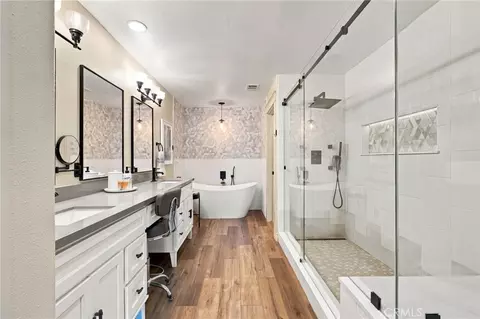 Bath - 19910 Heavern Ct, Perris, CA 92570 photo 2 of 5