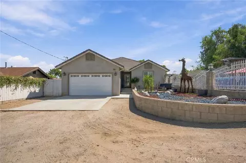 Exterior - 19910 Heavern Ct, Perris, CA 92570 photo 2 of 15