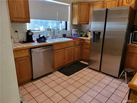Kitchen - 24812 Lake Gregory, Crestline, CA 92325 photo 1 of 3
