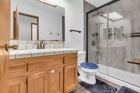 Bath - 6319 Westview, Riverside, CA 92506 photo 4 of 4