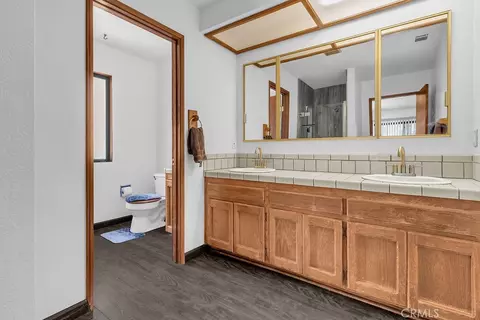 Bath - 6319 Westview, Riverside, CA 92506 photo 3 of 4