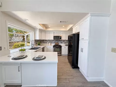 Kitchen - 6257 Danbrook, Riverside, CA 92506 photo 5 of 6