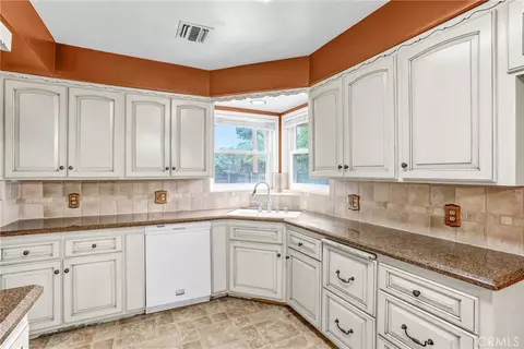Kitchen - 4450 Beechwood, Riverside, CA 92506 photo 2 of 3