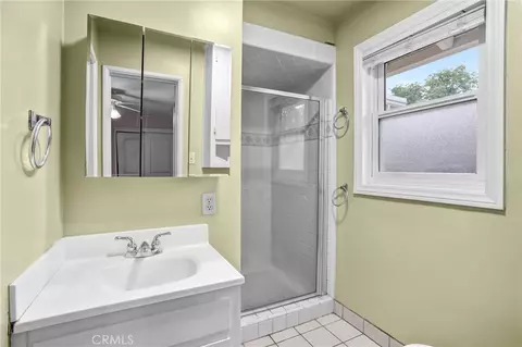 Bath - 4450 Beechwood, Riverside, CA 92506 photo 3 of 3