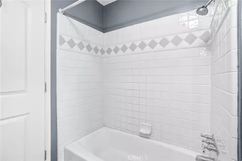 Bath - 4450 Beechwood, Riverside, CA 92506 photo 2 of 3