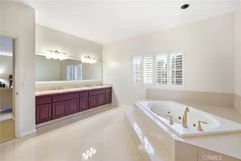 Bath - 6939 Orozco Dr, Riverside, CA 92506 photo 7 of 8