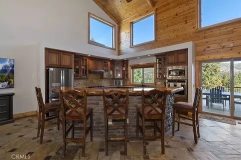 Kitchen - 42324 Eagle Ridge Rd, Big Bear Lake, CA 92315 photo 1 of 5