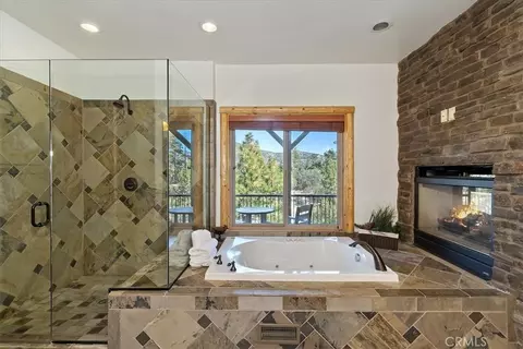 Bath - 42324 Eagle Ridge Rd, Big Bear Lake, CA 92315 photo 2 of 5