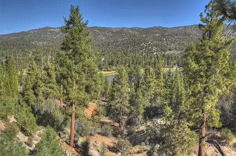 View/Area - 42324 Eagle Ridge Rd, Big Bear Lake, CA 92315 photo 2 of 4