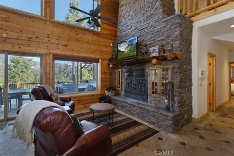Living - 42324 Eagle Ridge Rd, Big Bear Lake, CA 92315 photo 7 of 8