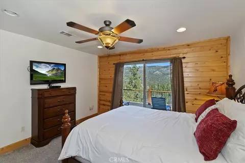 Bedroom - 42324 Eagle Ridge Rd, Big Bear Lake, CA 92315 photo 8 of 10