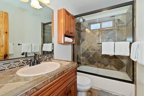 Bath - 42324 Eagle Ridge Rd, Big Bear Lake, CA 92315 photo 4 of 5